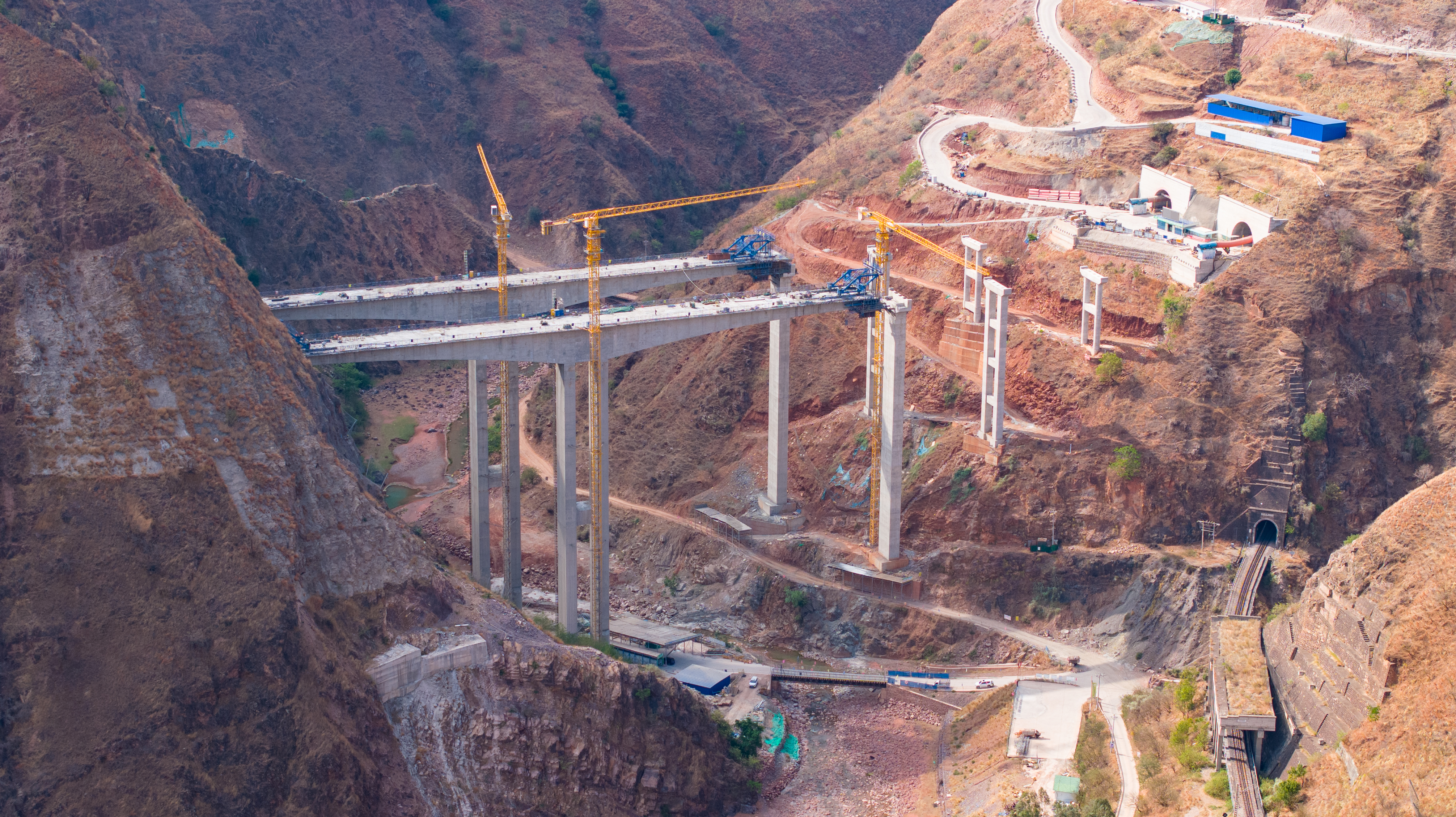 好消息!公路建設(shè)公司榮獲2024年度工程建設(shè)行業(yè)信息化典型案...